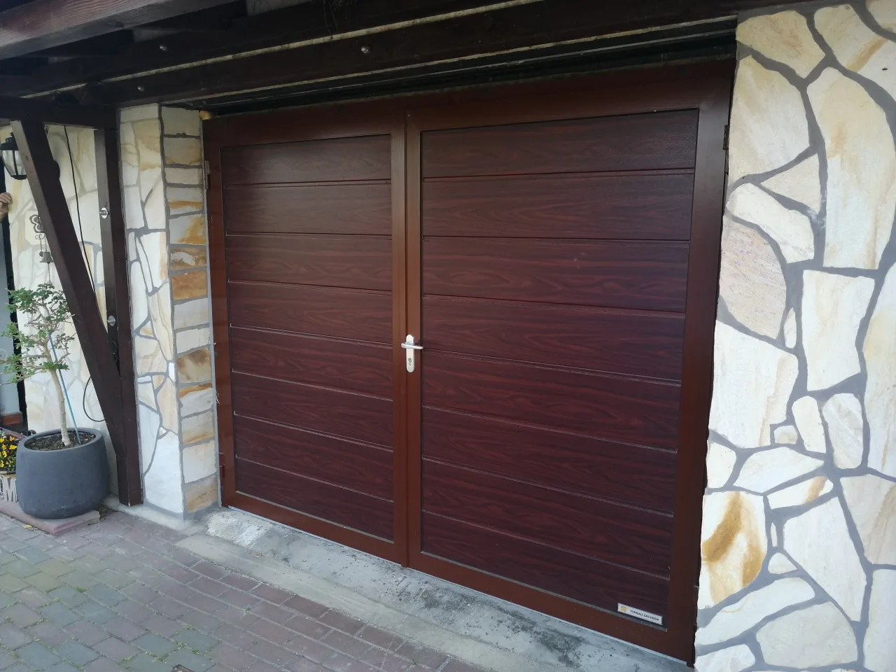 Alphaflügeltor, Deco Rosewood