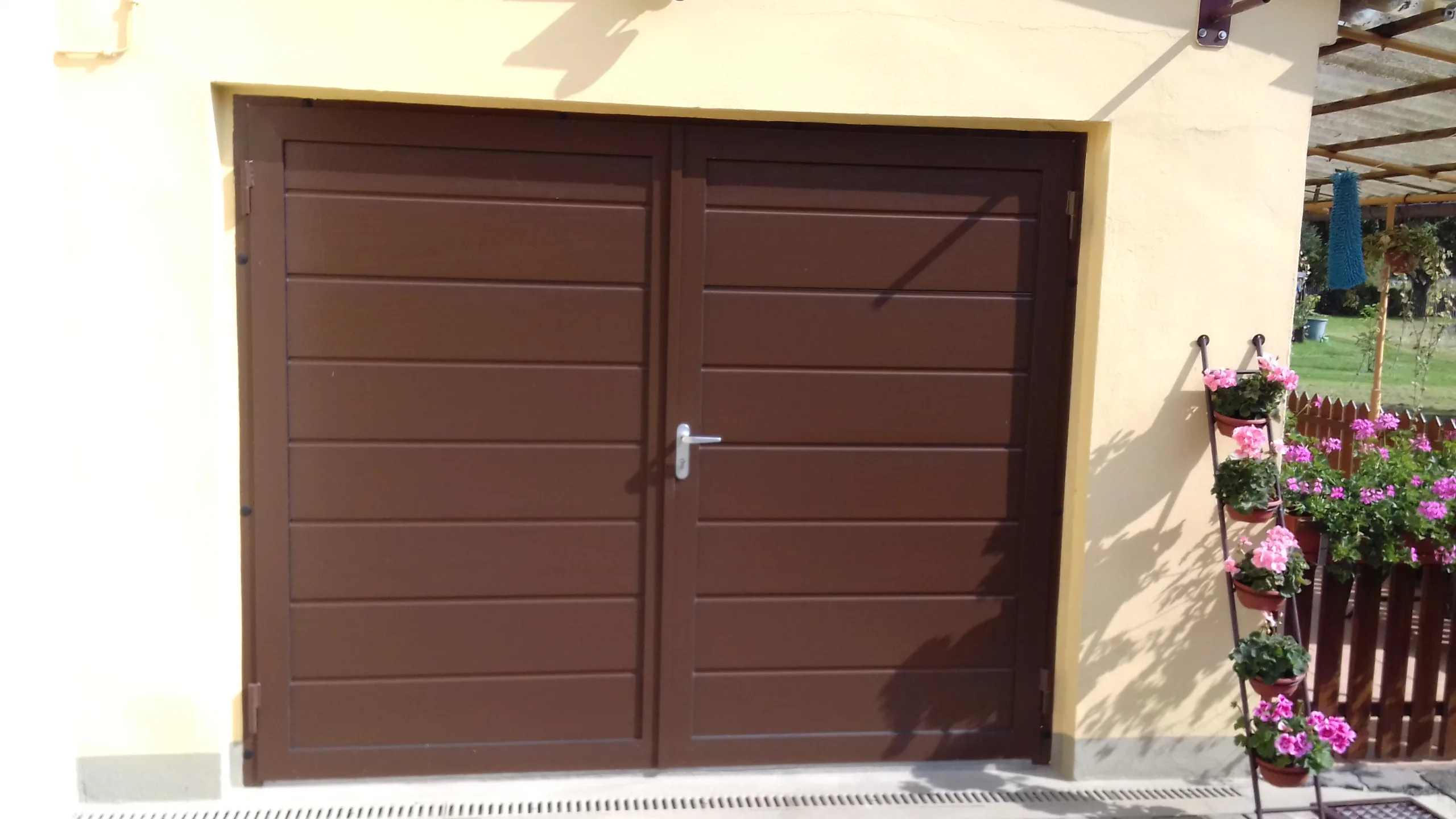Alphaflügeltor in Schokoladenbraun