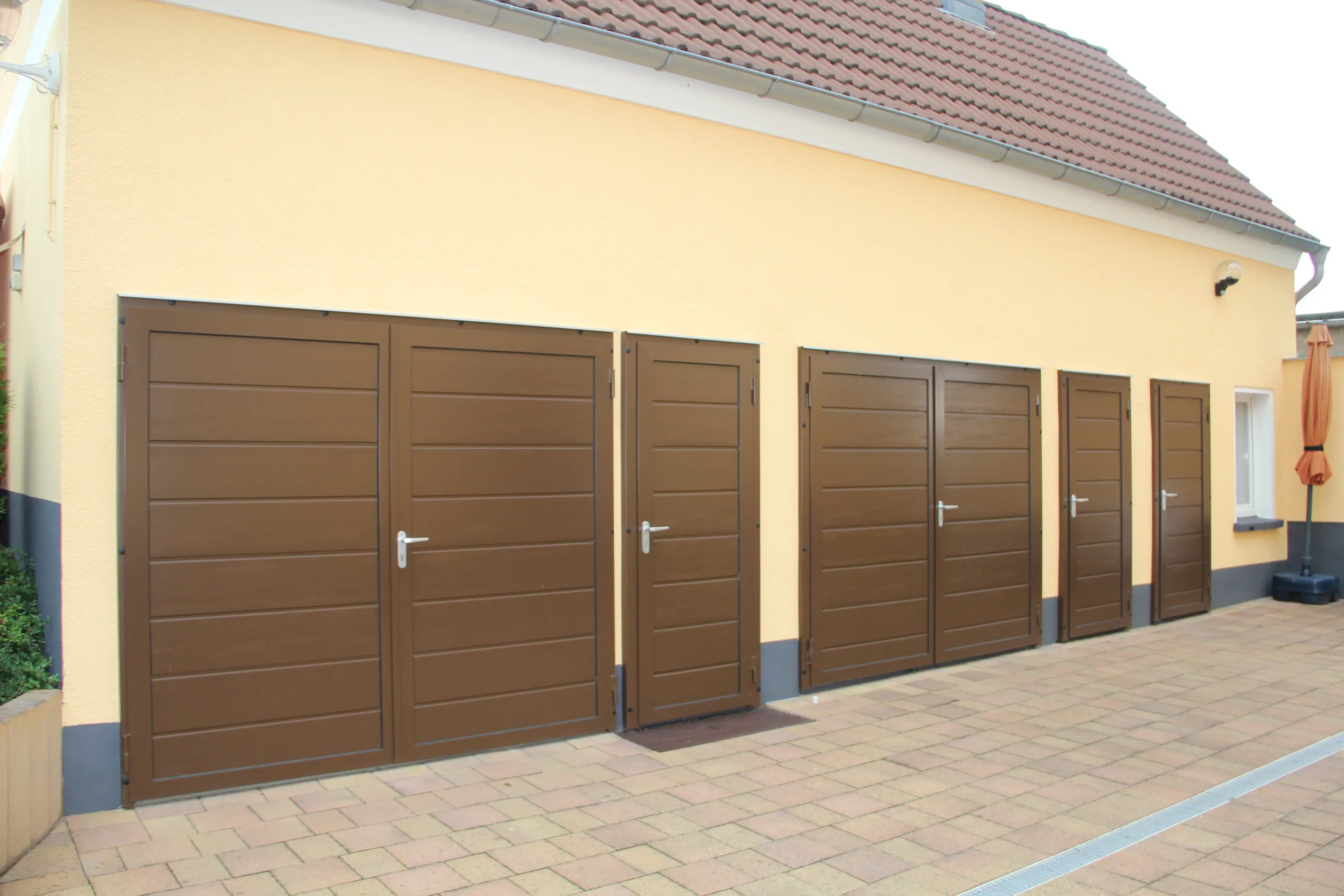 Alphaflügeltore+ Nebentüren