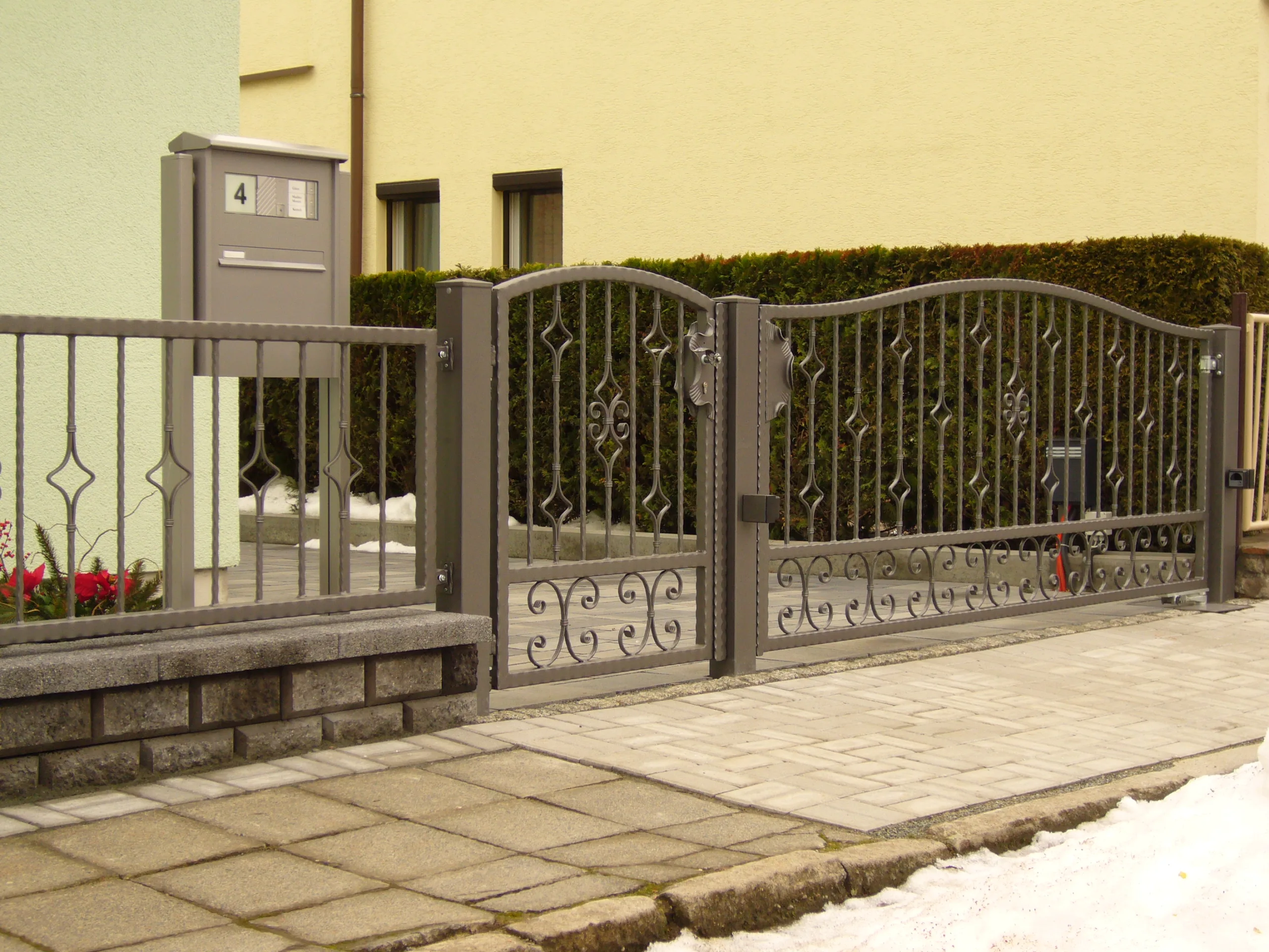 Drehflügeltor Stabfüllung, Schnörkel