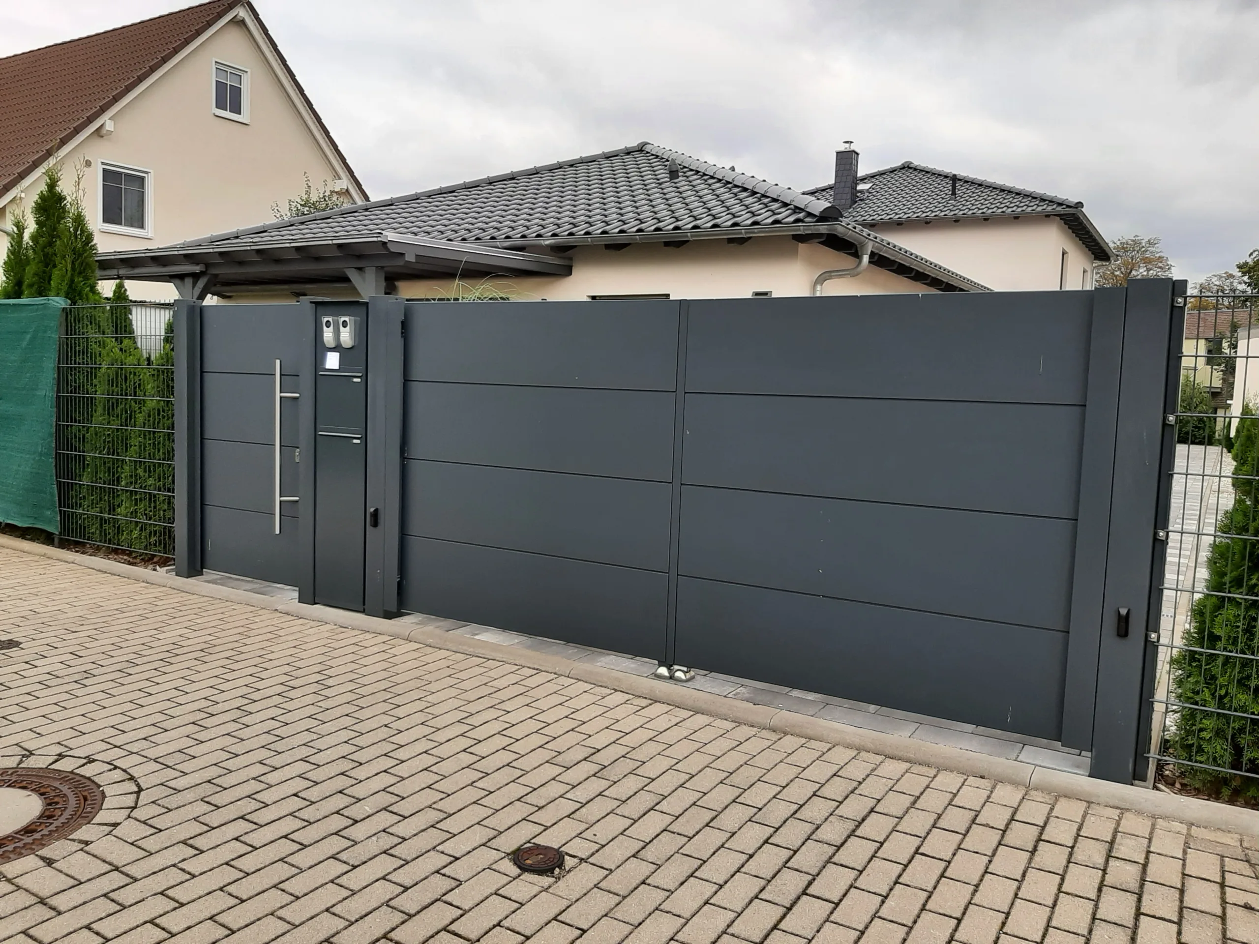 Drehflügeltoranlage Trespa