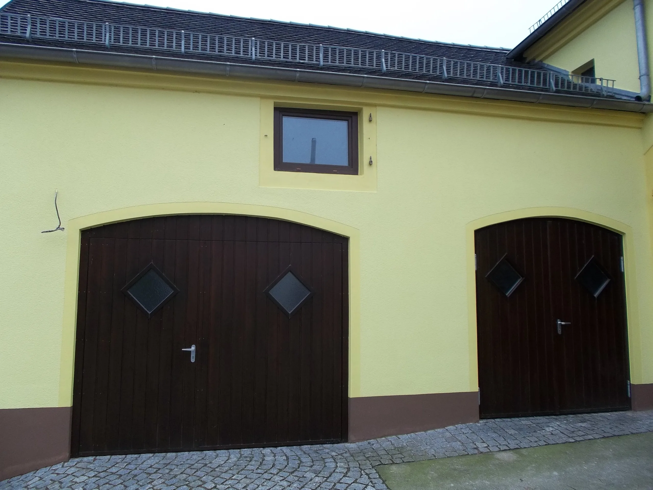 Flügeltor Nordische Fichte, Nussbaum