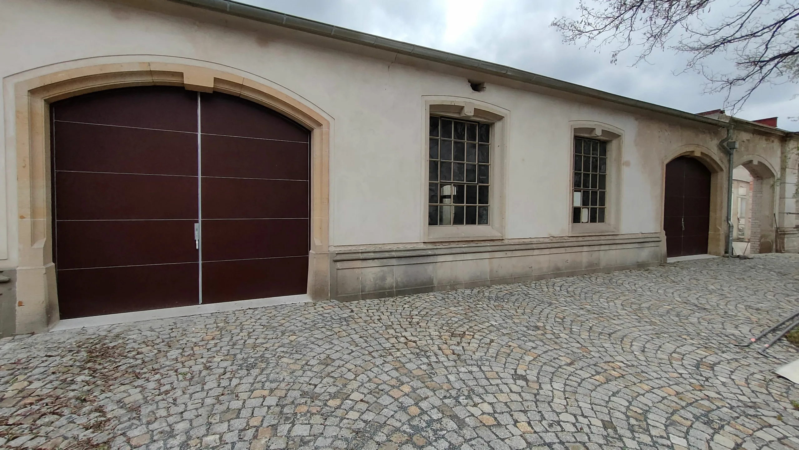 Flügeltor Trespa+Bogen