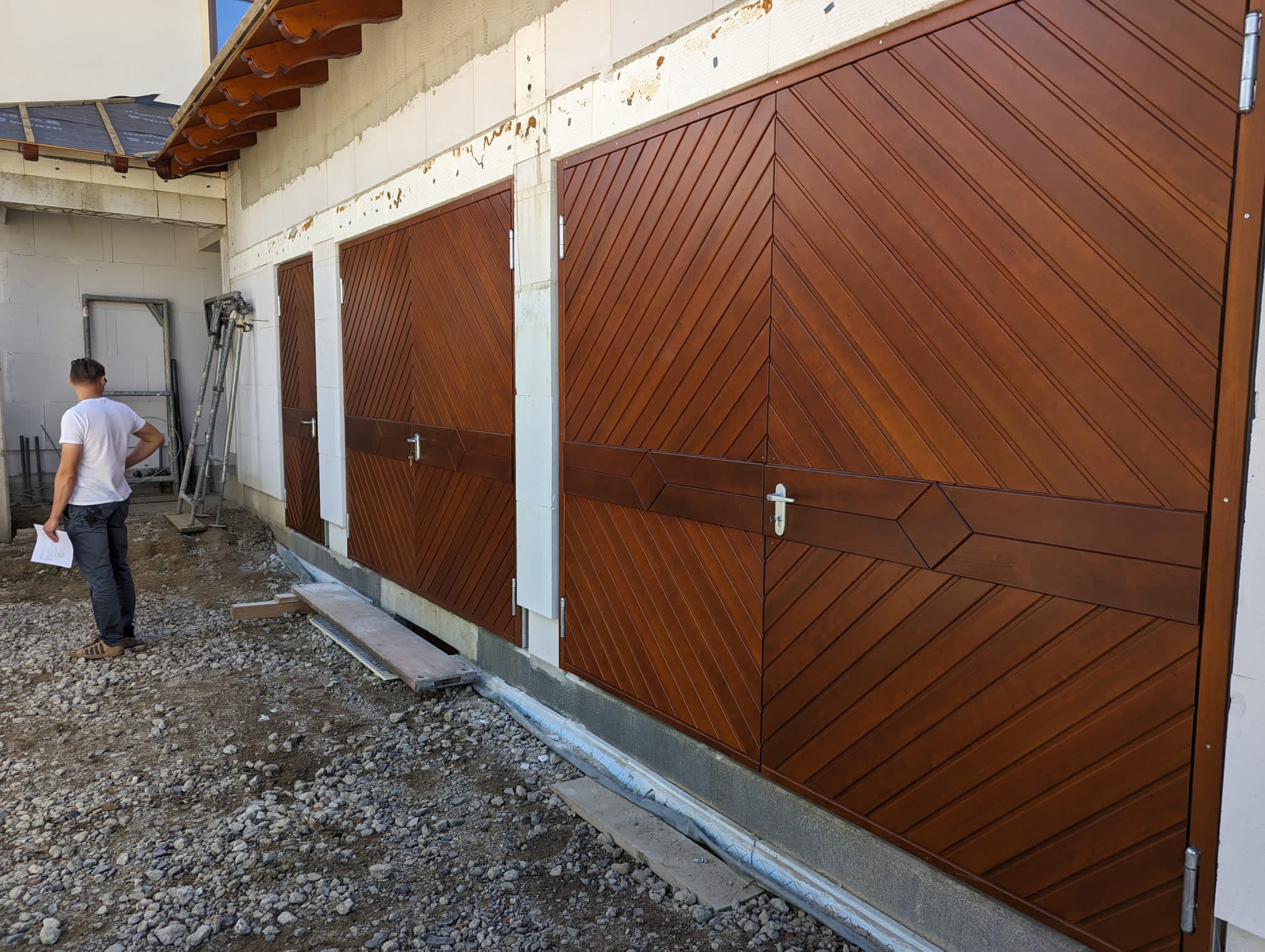 Flügeltore Hemlock, Sternschalung mit Mittelfries