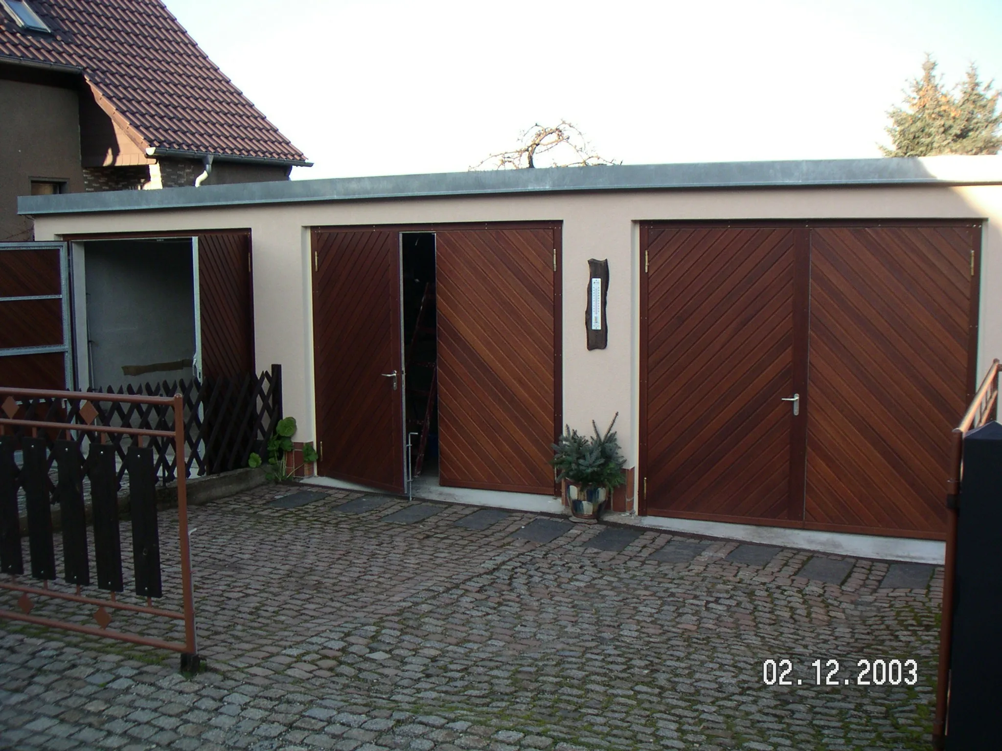 Flügeltore Holz Meranti, Fischgrat