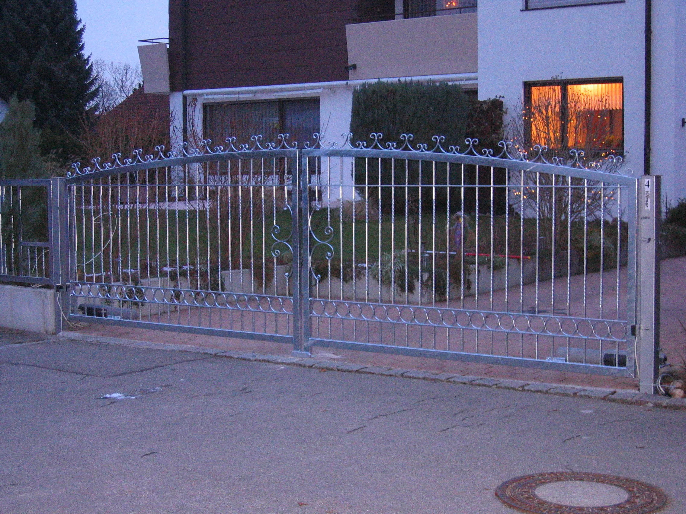 Hofdrehtor Schnörkel+Stabfüllung, verzinkt