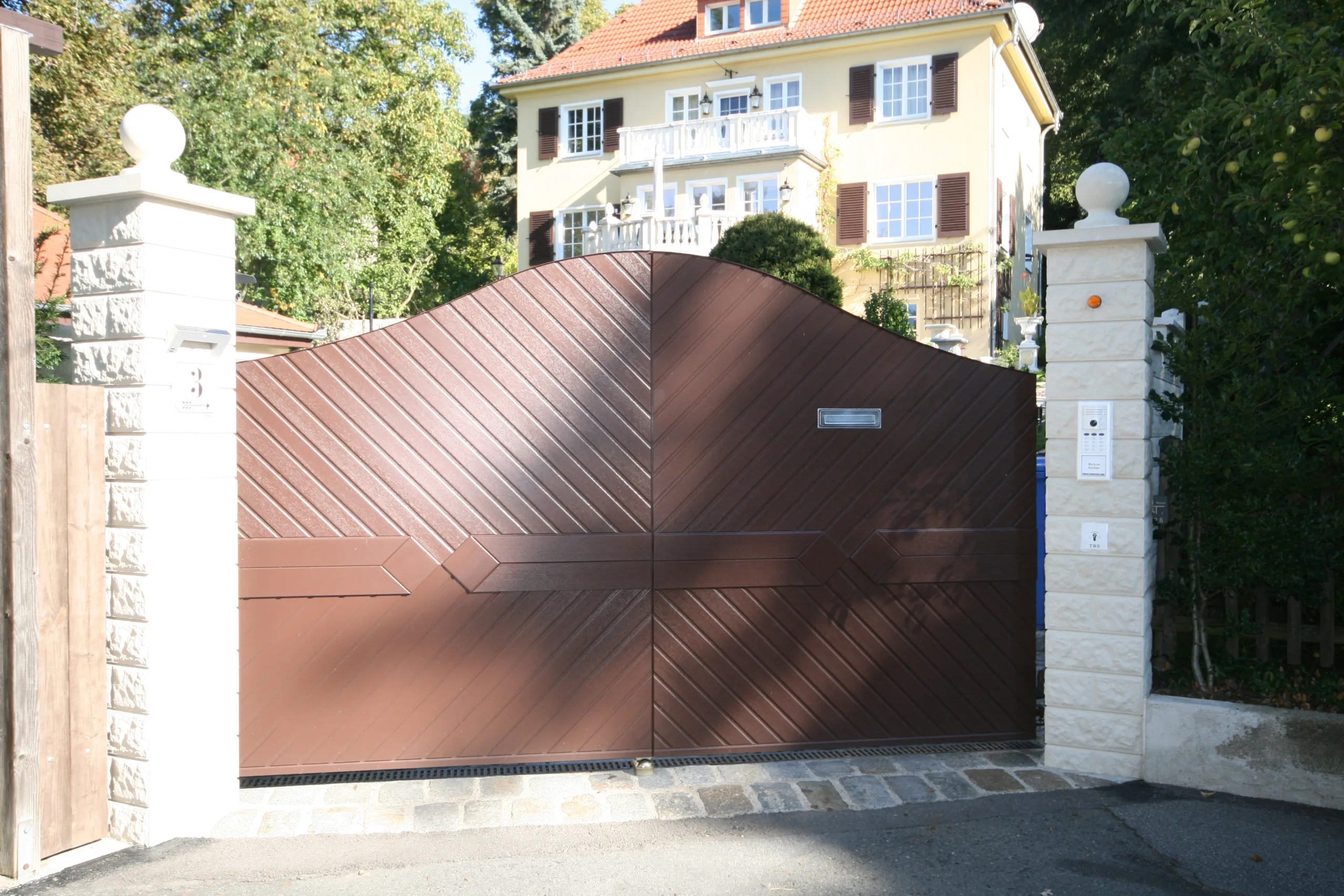 Hofdrehtor TYP Lindau Meranti