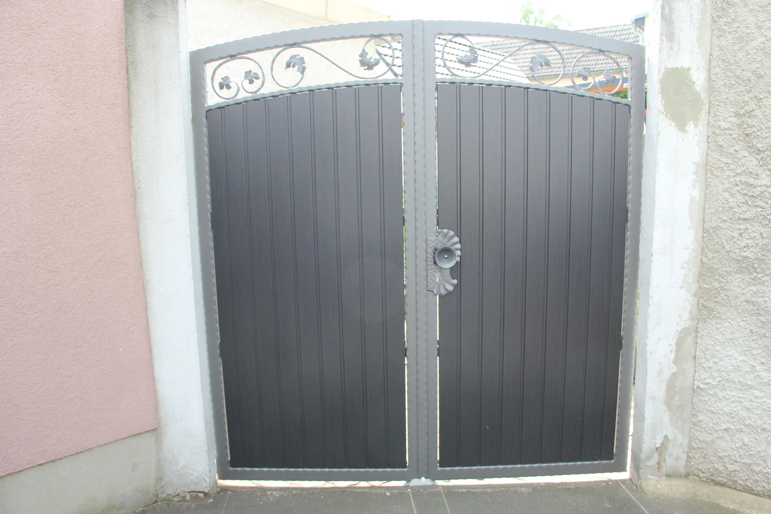 Hofdrehtor mit Schnörkeln und Kömapan Bergeiche (2)