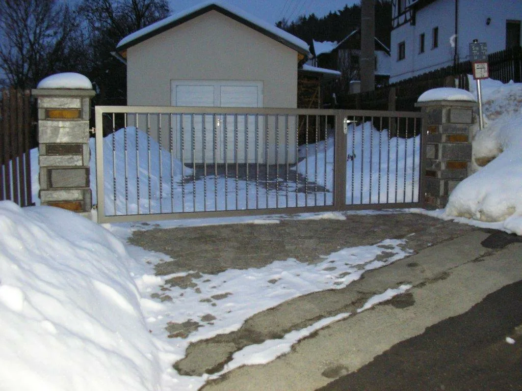 Hofdrehtor und Flügeltor Alpha