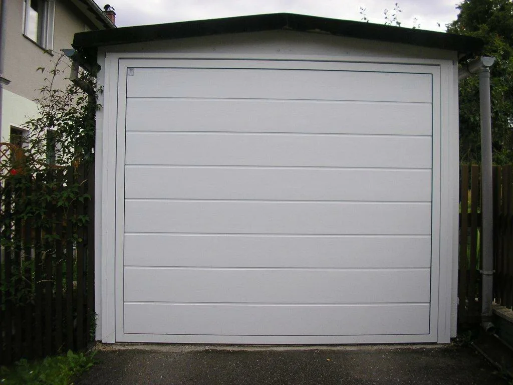 Kipptor – Alpha mit Antrieb in DDR-Fertiggar.