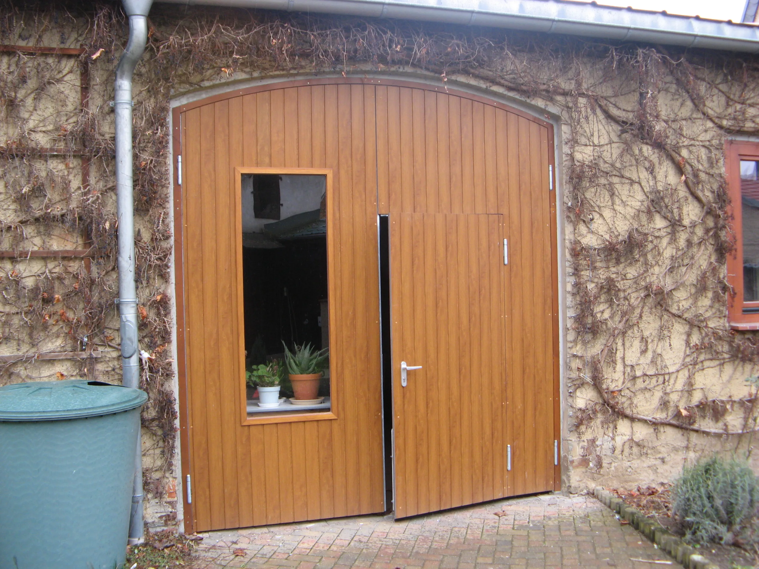 Kipptor Golden Oak, mit Glas und Schlupftür