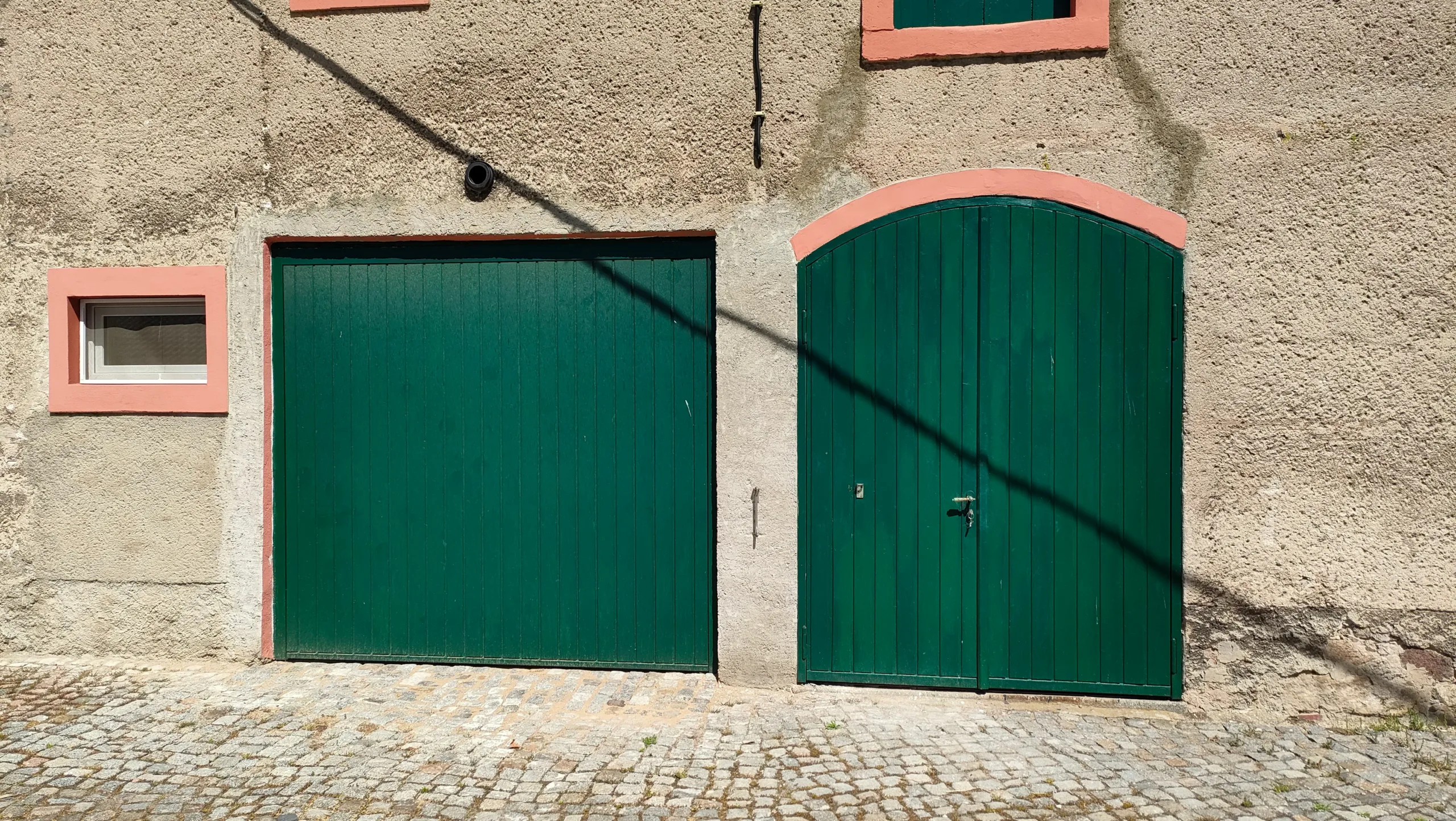 Kipptor+Flügeltor mit Rundbogen