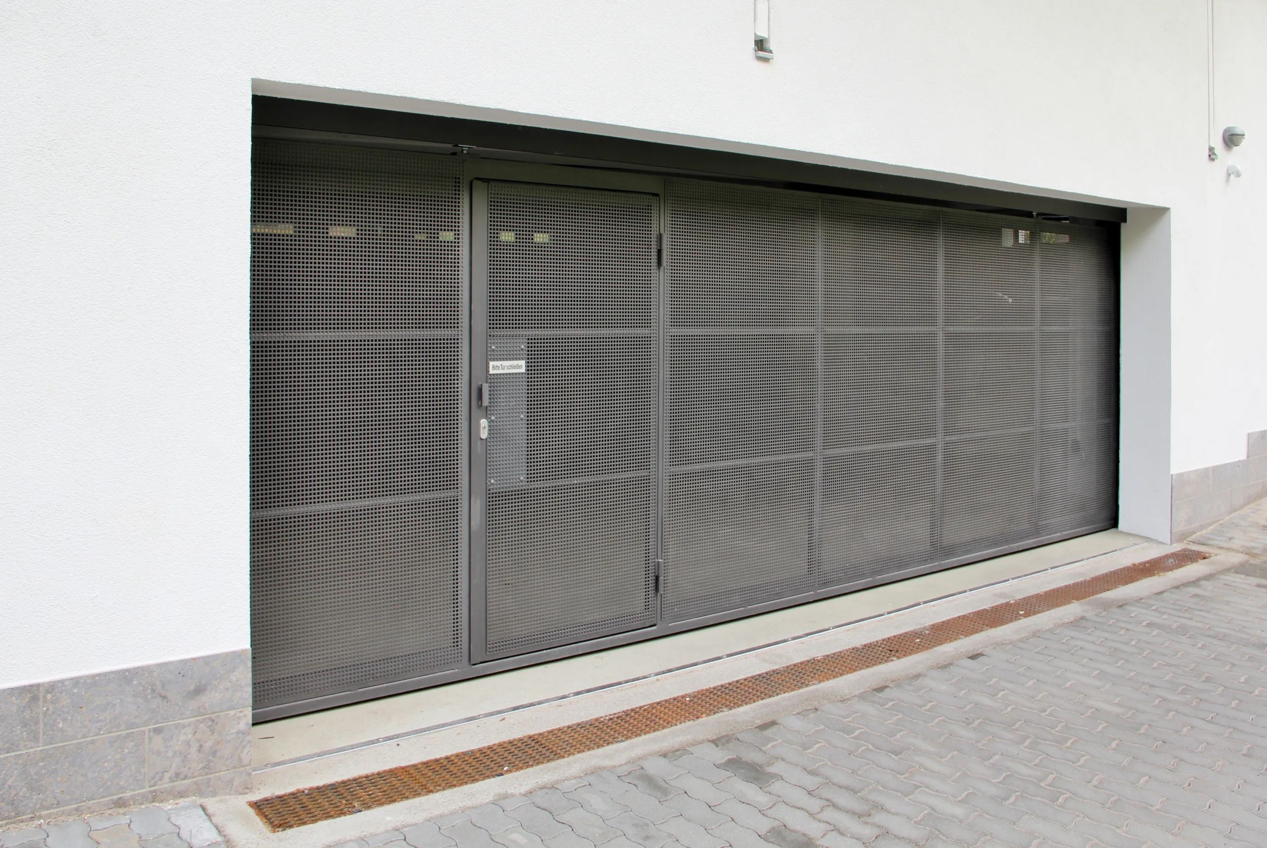 Schiebetor TS 200 mit Lochblech