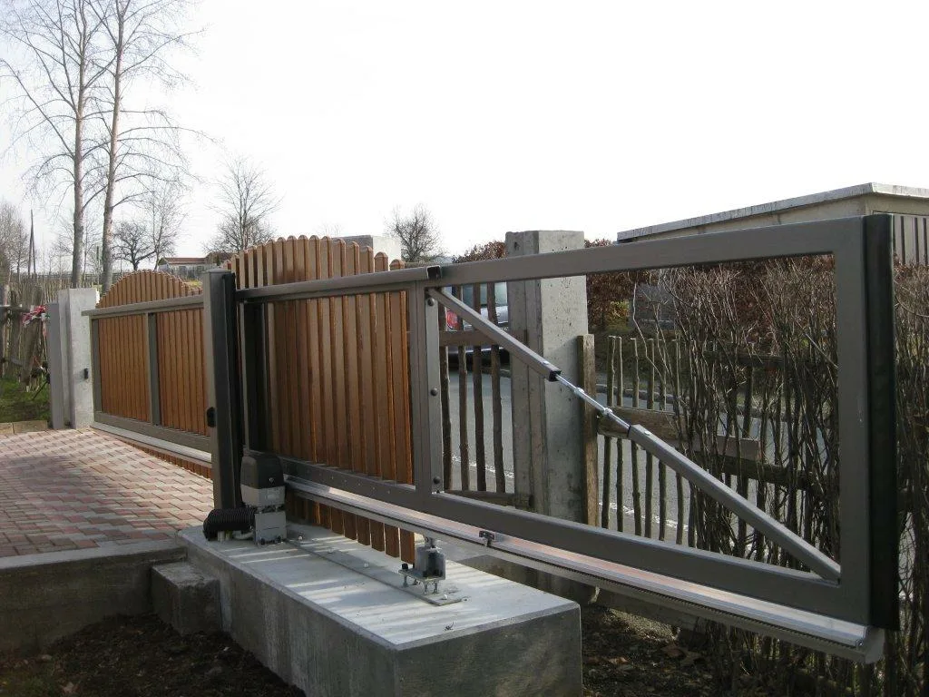 Schiebetor freitr. Anpassung an Bodenschräge (2)