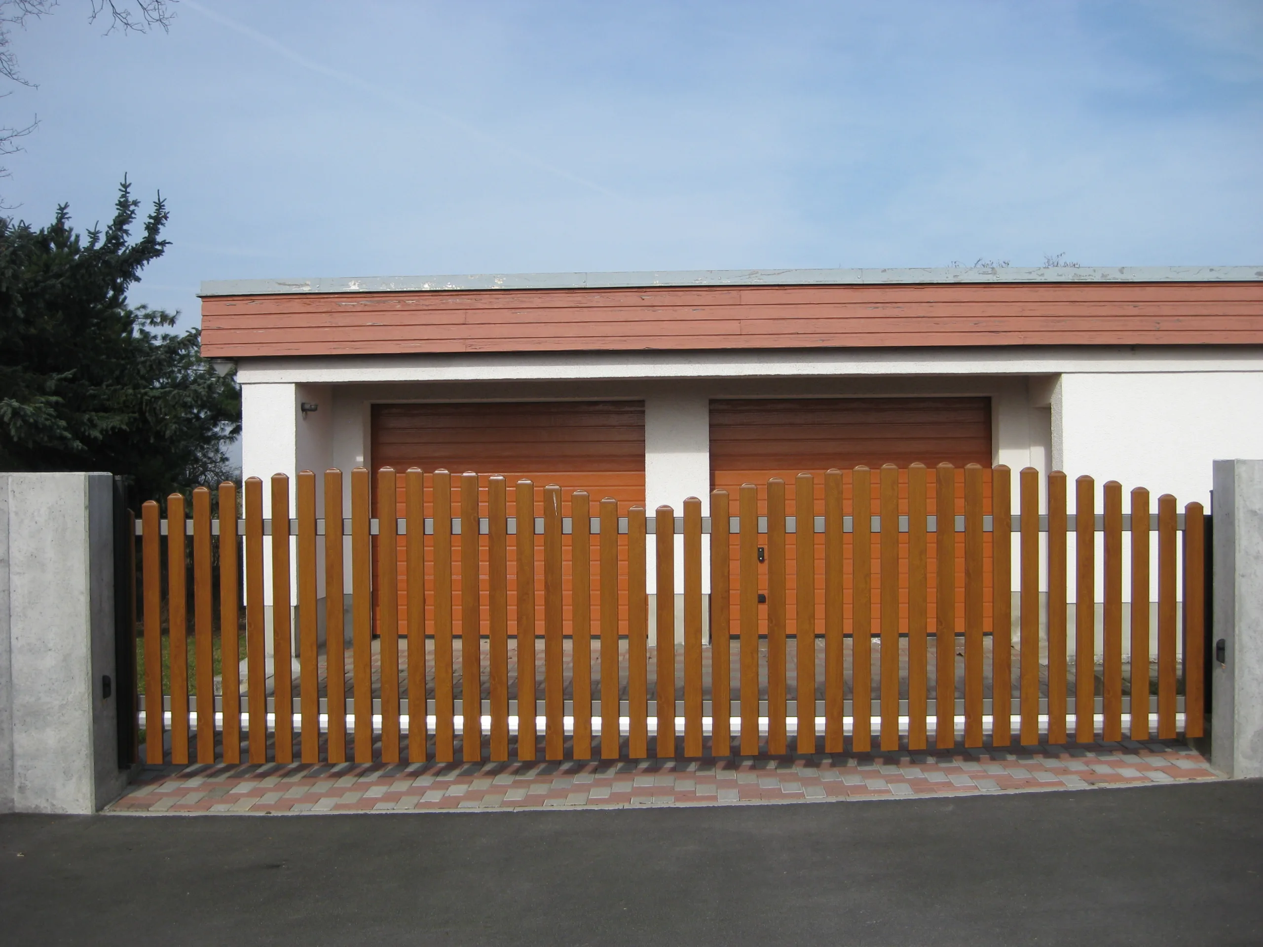 Schiebetor freitr. Anpassung an Bodenschräge