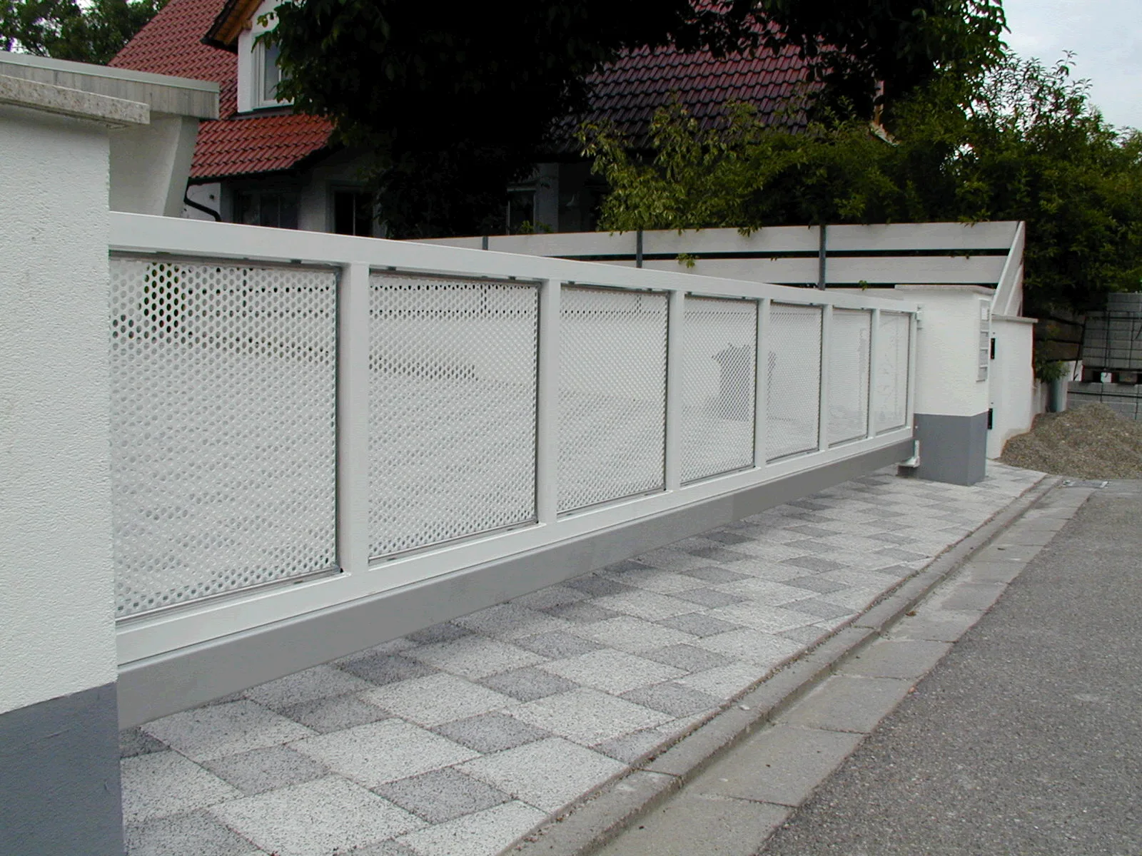 Schiebetor freitr. Lochblech