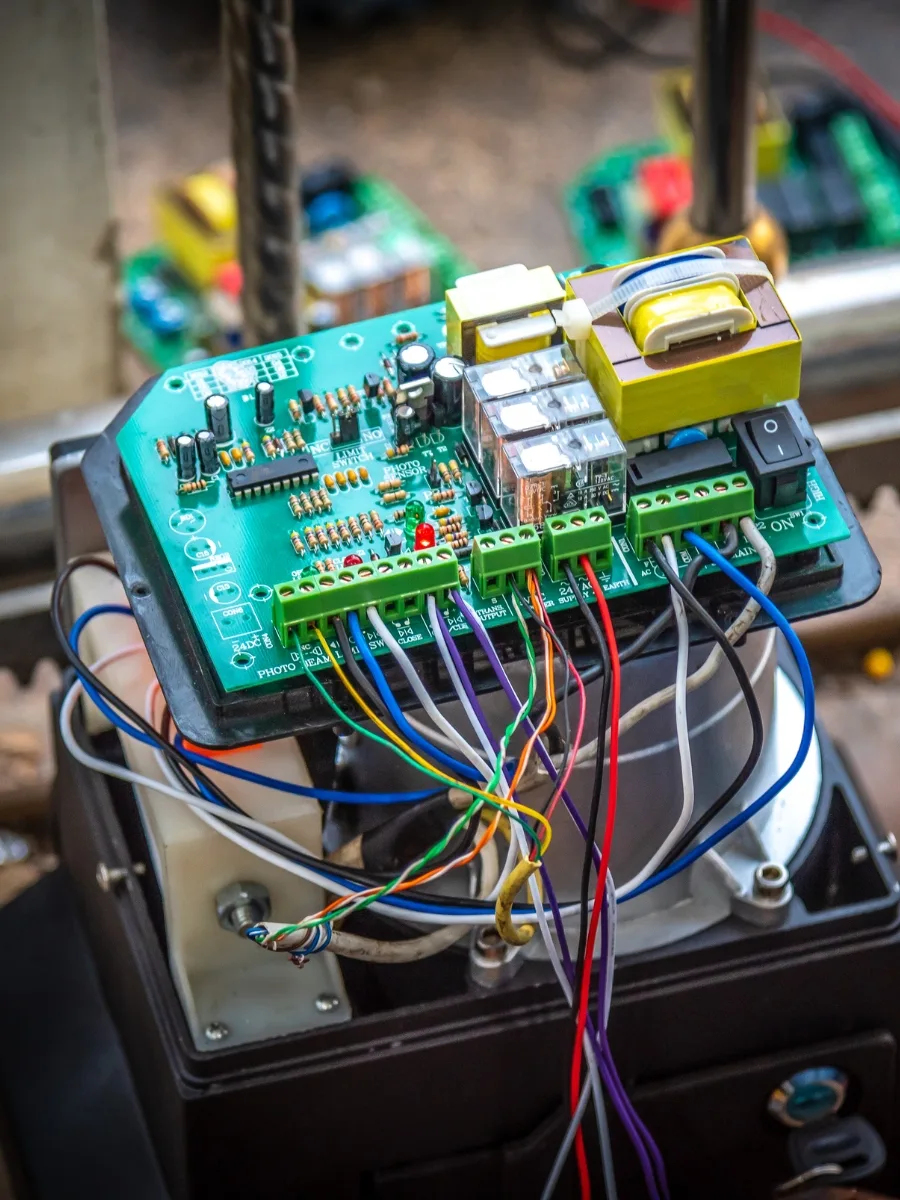 Montage eines Torantriebs mit Torbau-Sachsen