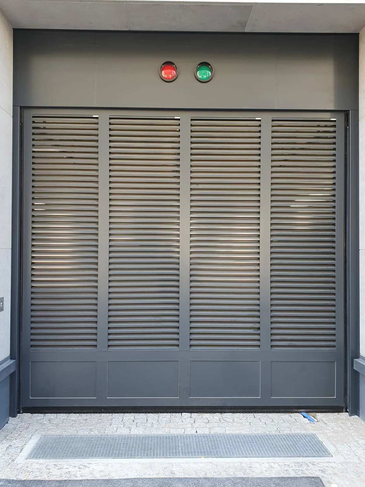 TT100 mit Lüftungslamellen