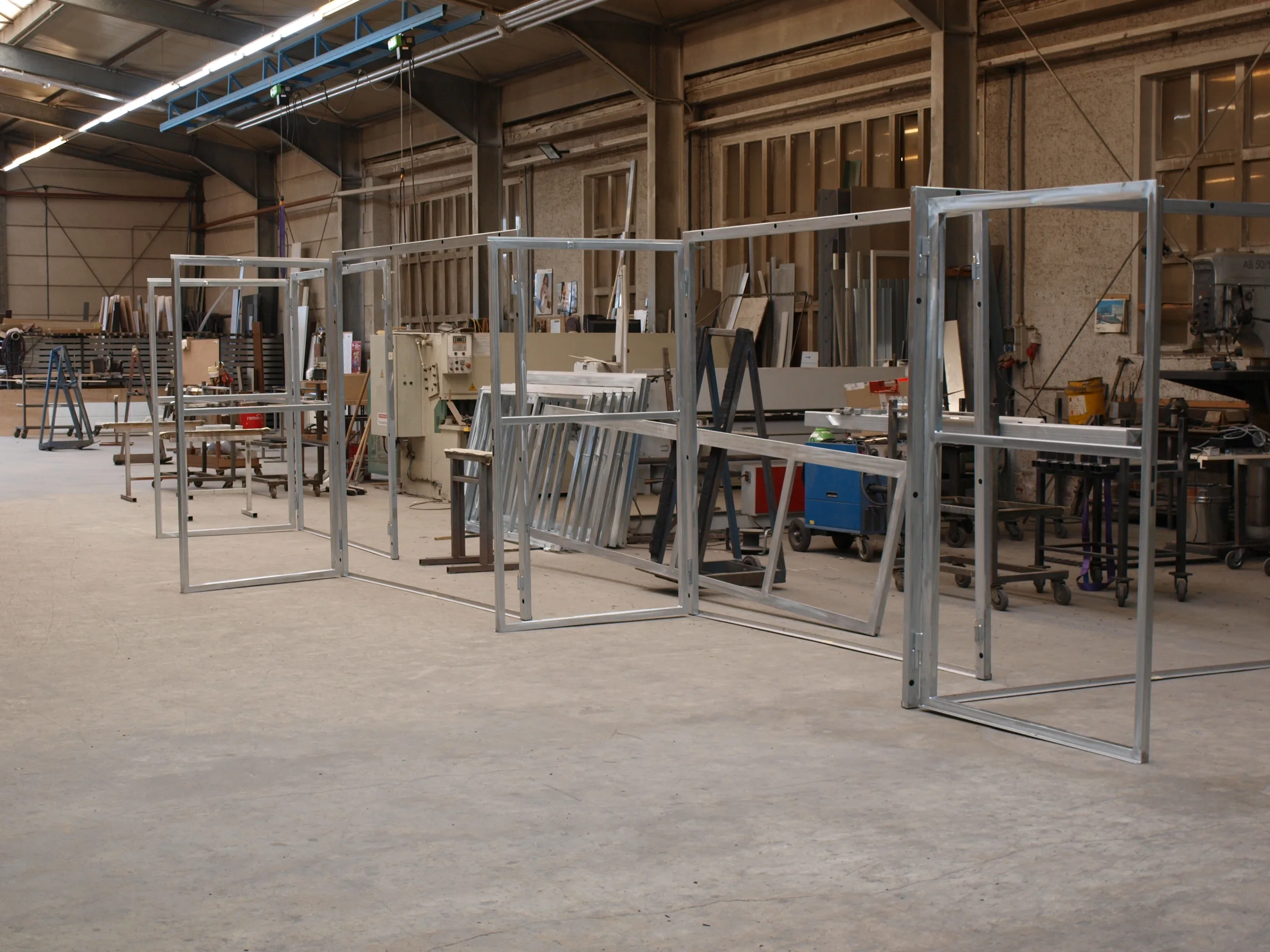 Vorbereitende Arbeiten in der Tischlerei von Torbau-Sachsen